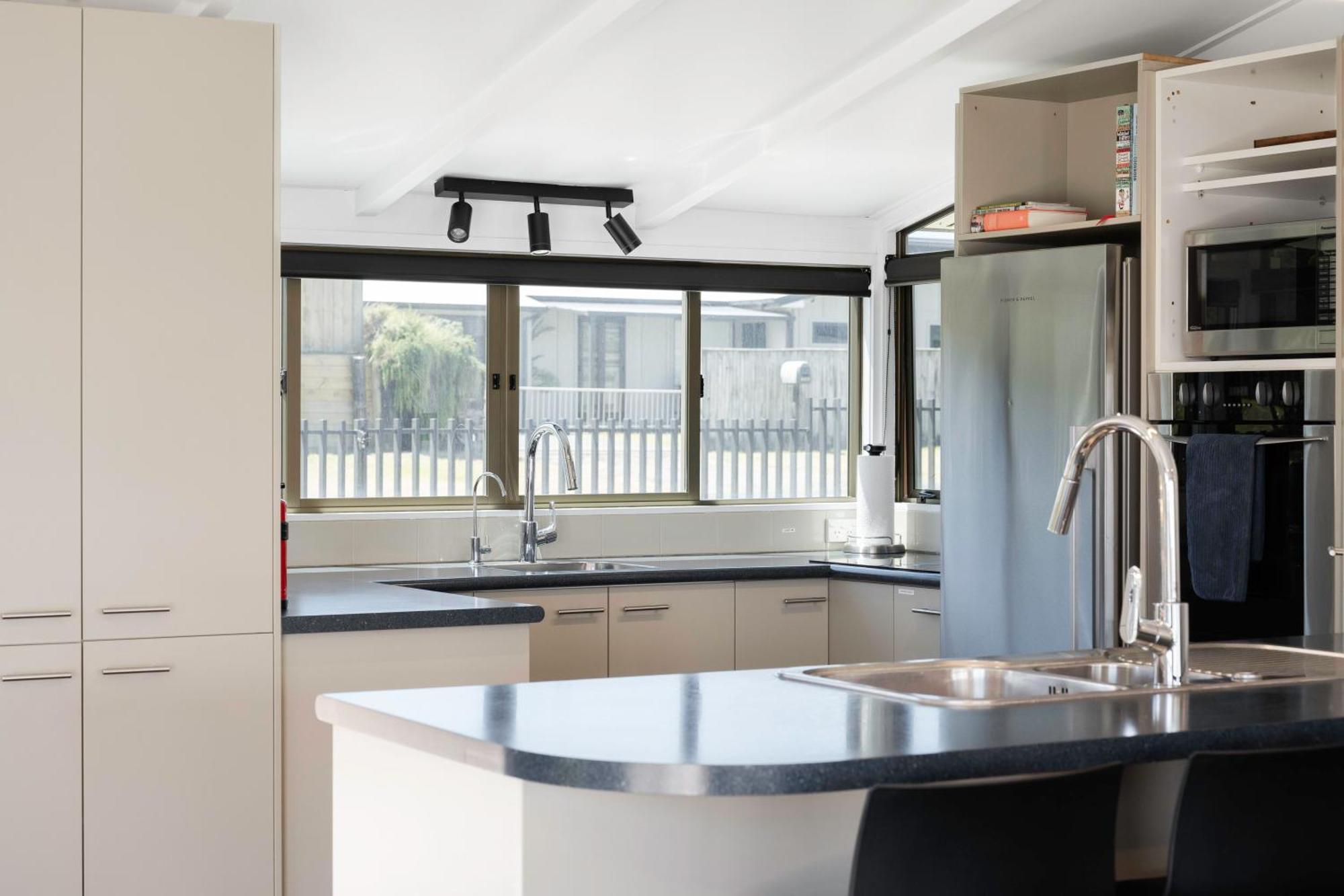 Pukehina Estuary Sunset Views Holiday Home Eksteriør bilde