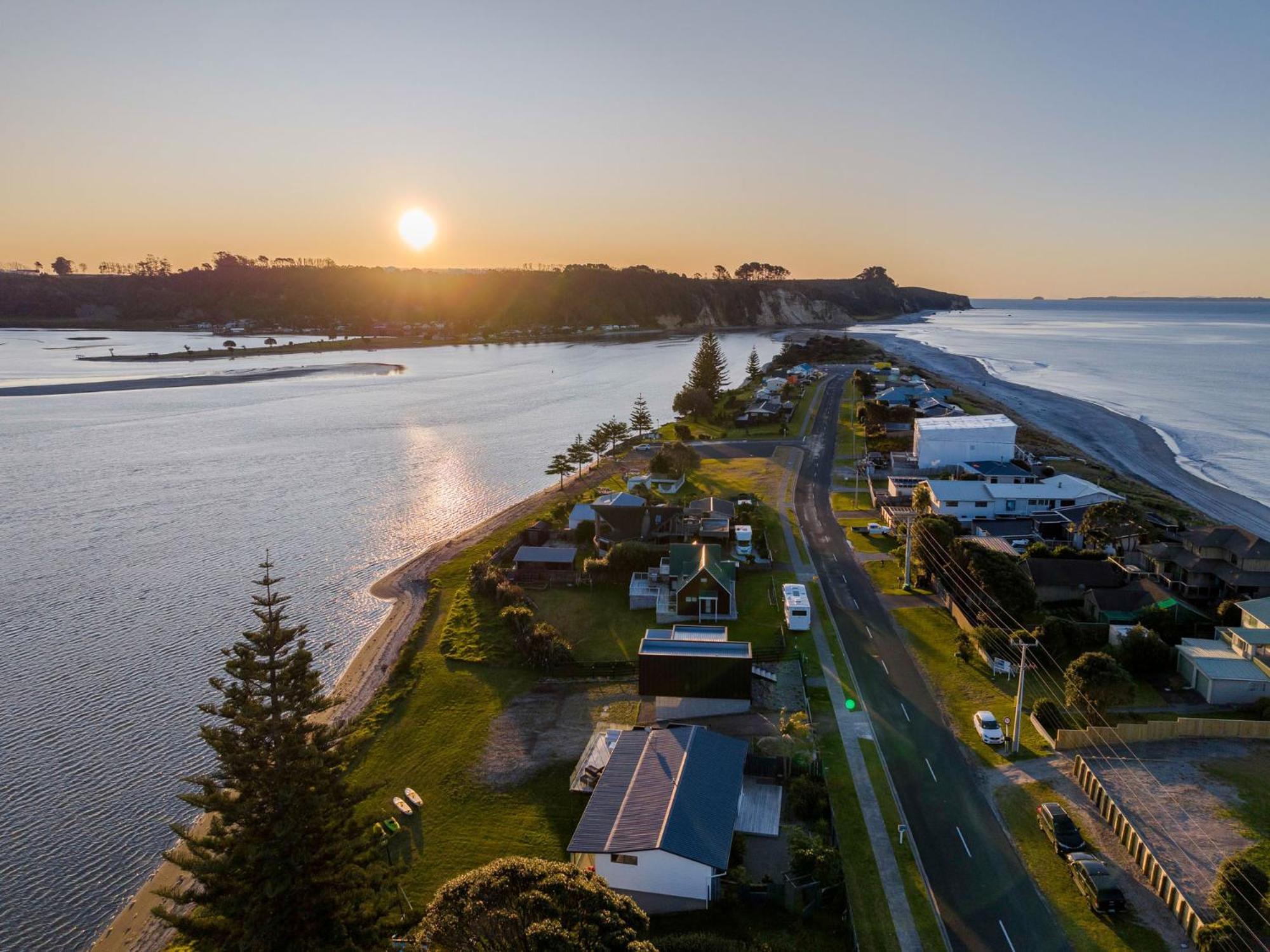 Pukehina Estuary Sunset Views Holiday Home Eksteriør bilde